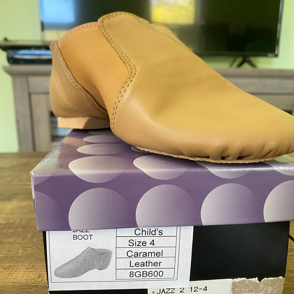 Kids Jazz dance shoe size 4 new with box